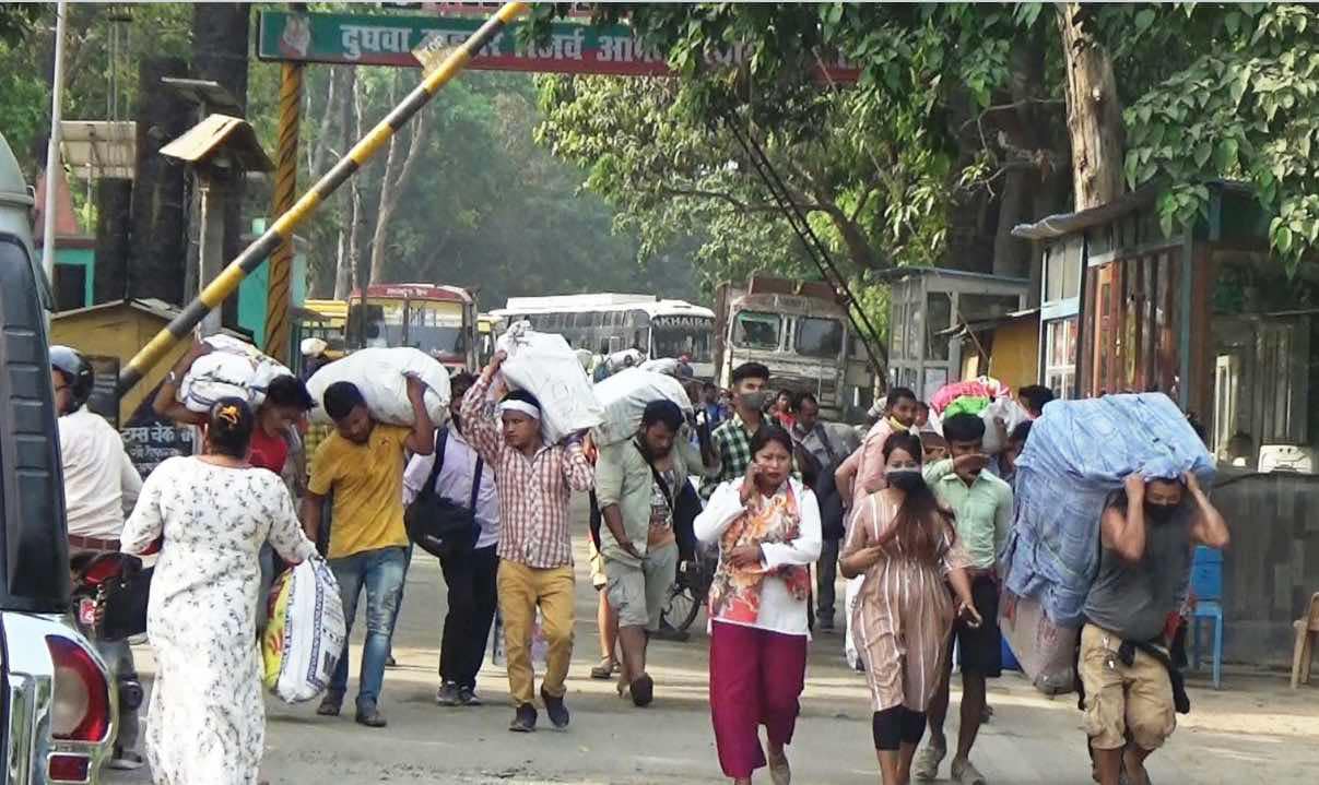 बिसु पर्व मनाउन घर फर्कदै सुदूरपश्चिमेली
